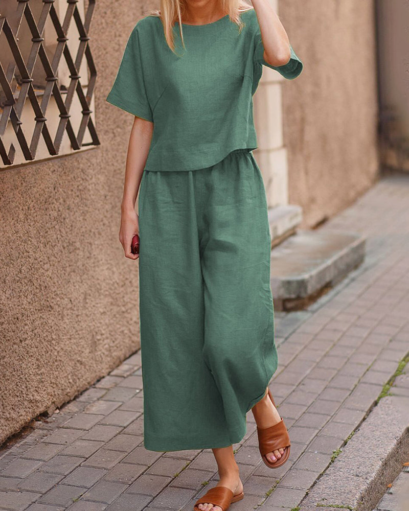 Green loose two-piece set: short-sleeve top and wide-leg cropped pants