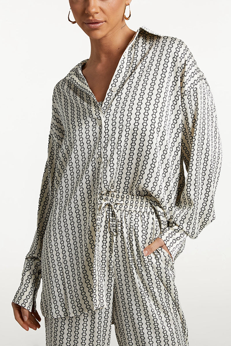 Long-sleeve button-down shirt, vertical chain pattern, V-neck collar, white and dark