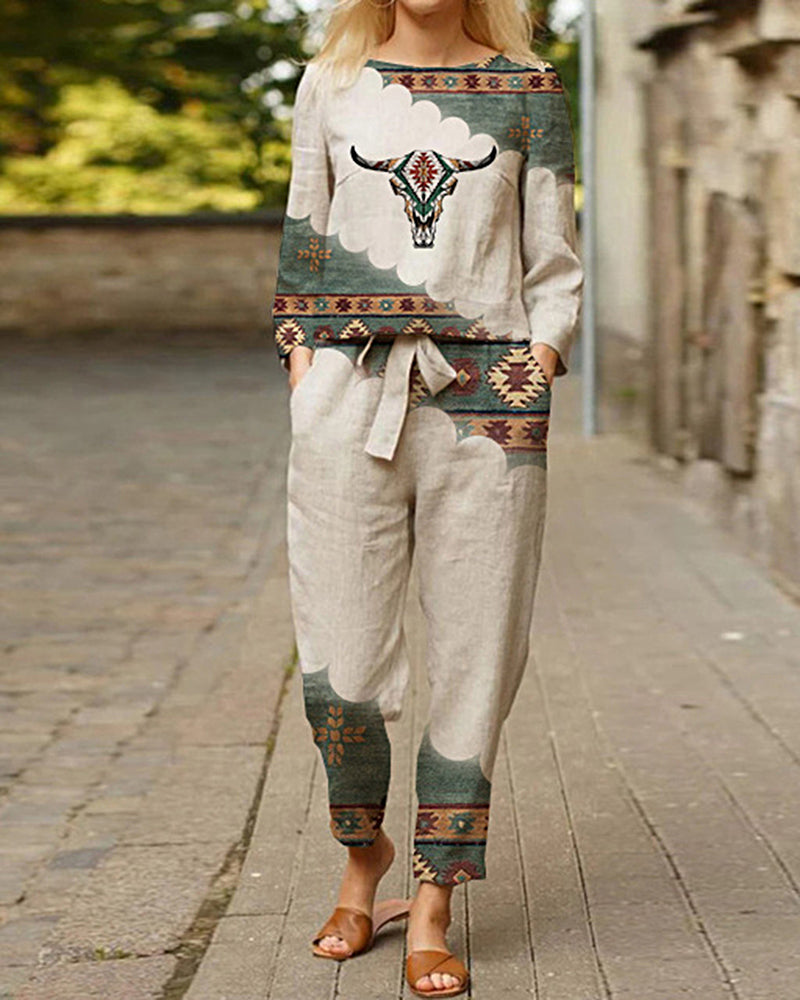 Light print tracksuit set with bull and geometric accents, long sleeves and joggers